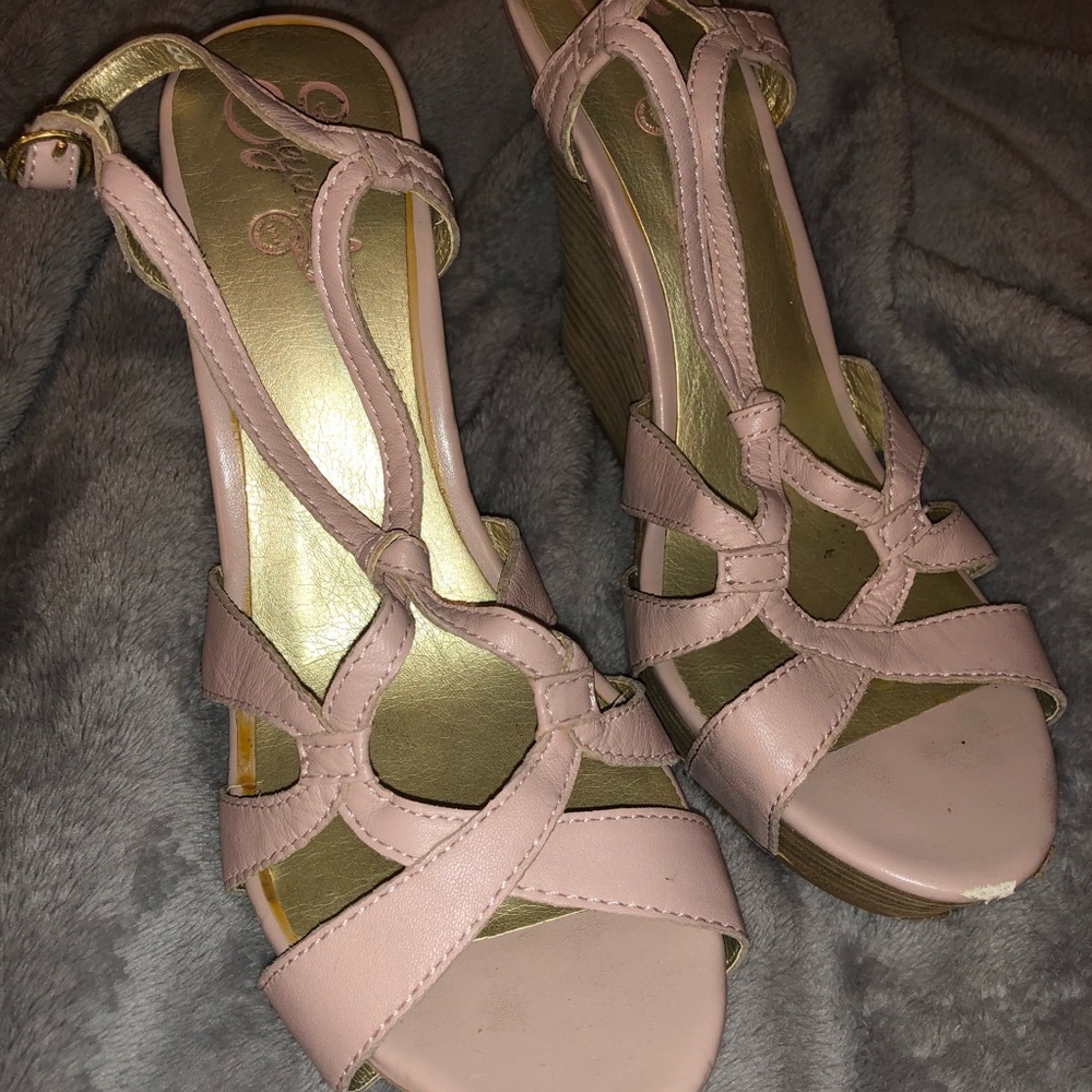 Seychelles pink delicate wedges